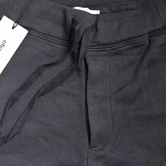 Etiquette - Picture 6 of 14